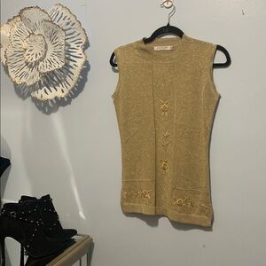 Jaguar beautiful detailed gold top size medium